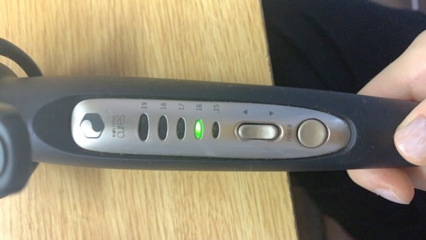 ホリスティックキュアカールアイロン 電源ON